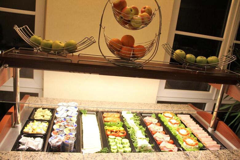 Hostal Check Inn Hotel