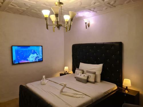 Palais Royale Hotel & Suites