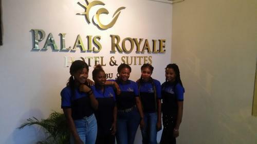 Palais Royale Hotel & Suites