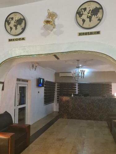 Palais Royale Hotel & Suites