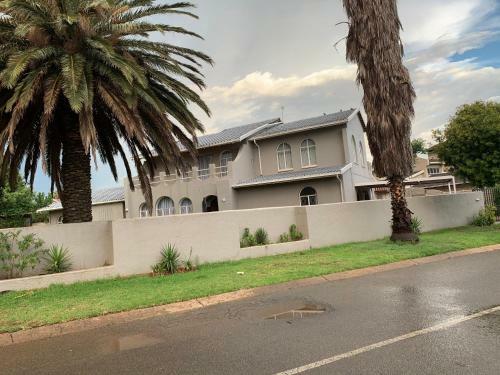 Hostal Brackendowns Guest Star