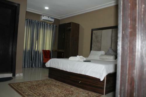 Keqs Hotel