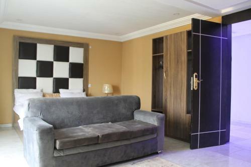 Keqs Hotel