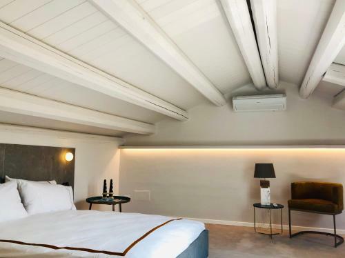 Marialuisa White Suite Apart
