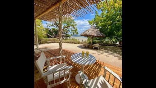 Hostal Room In Bb - Rock And Sea Resort,baobab Suite