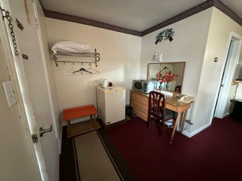 Holiday Motel
