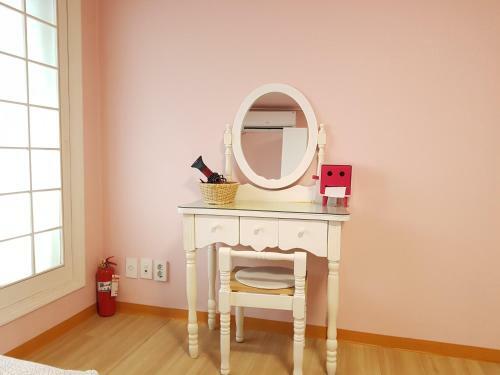Hostal Geranium Ladies Guesthouse
