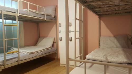 Hostal Geranium Ladies Guesthouse