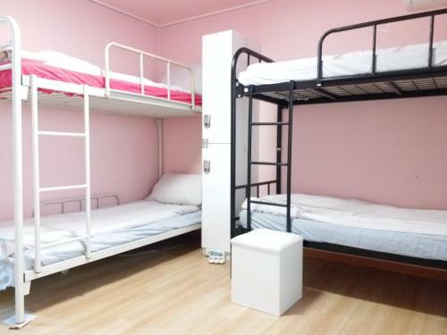Hostal Geranium Ladies Guesthouse