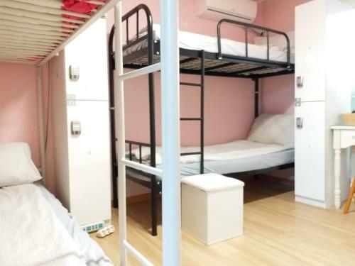Hostal Geranium Ladies Guesthouse