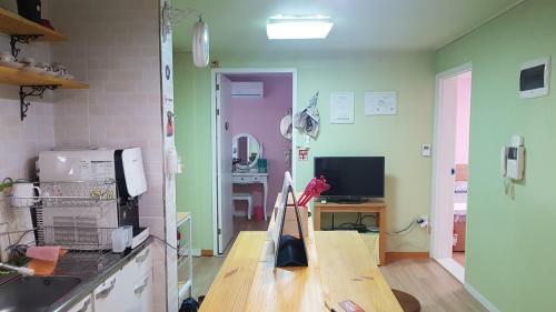 Hostal Geranium Ladies Guesthouse