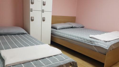 Hostal Geranium Ladies Guesthouse