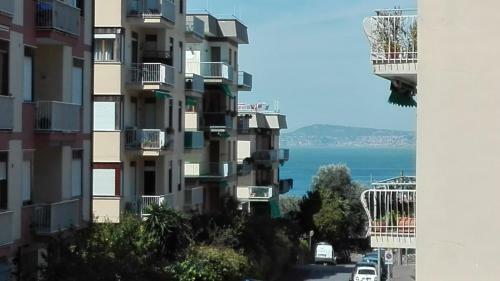 La Playa Apartments