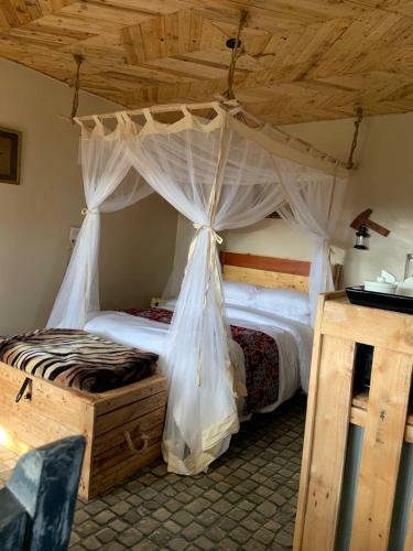 Hostal Enchanting Pallet-themed Olugulu Cottage