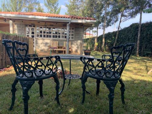 Hostal Enchanting Pallet-themed Olugulu Cottage