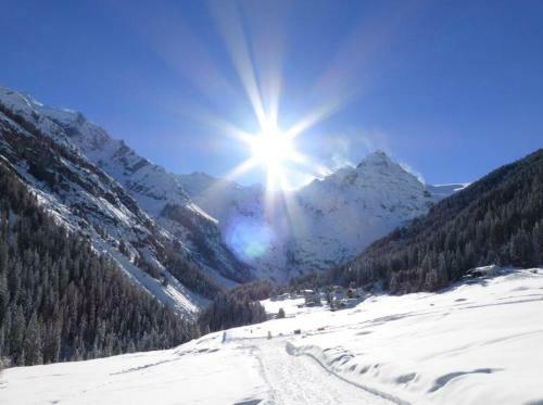 Stilfser H�uschen Mit Blick Auf K�nig Ortler