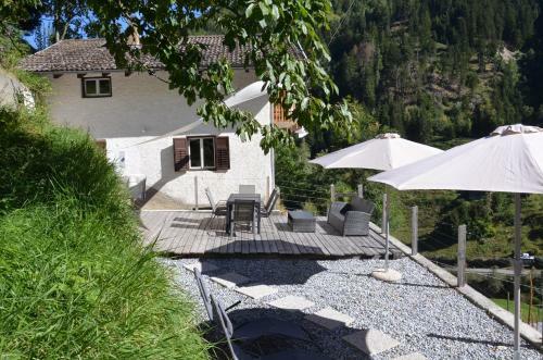 Stilfser H�uschen Mit Blick Auf K�nig Ortler
