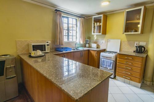 Peaceful, Spacious, Open-plan 2br Apartment Set In Large Mature Garden.