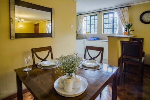 Peaceful, Spacious, Open-plan 2br Apartment Set In Large Mature Garden.