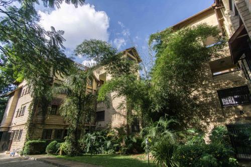 Peaceful, Spacious, Open-plan 2br Apartment Set In Large Mature Garden.