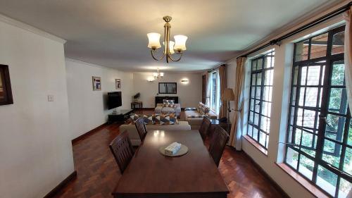 Peaceful, Spacious, Open-plan 2br Apartment Set In Large Mature Garden.