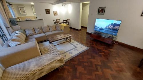 Peaceful, Spacious, Open-plan 2br Apartment Set In Large Mature Garden.