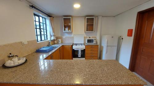 Peaceful, Spacious, Open-plan 2br Apartment Set In Large Mature Garden.
