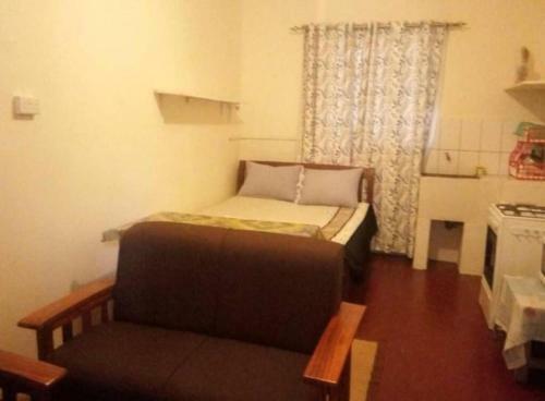 Hostal Quiet Comfortable Studio With Mature Garden View.
