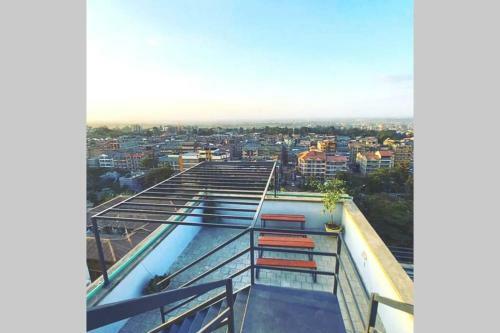 Modern 1 Bedroom Apartment. Elevated Living Royal Suburbs