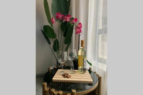 Modern 1 Bedroom Apartment. Elevated Living Royal Suburbs