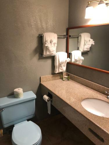 Hotel Latham Inn