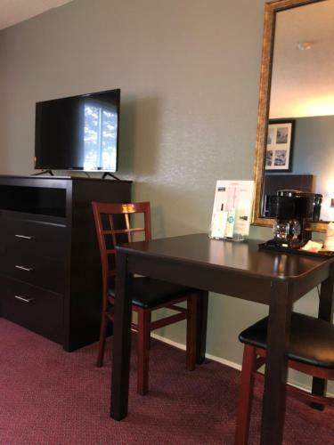 Hotel Latham Inn