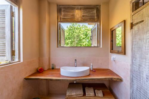 Bed & Breakfast Tombo House