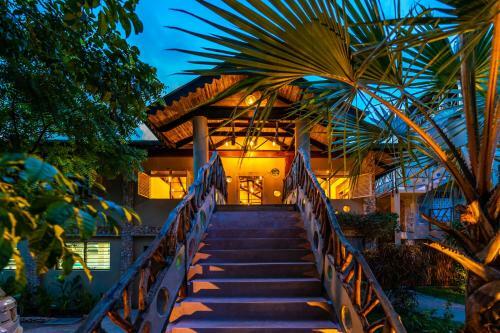 Bed & Breakfast Tombo House