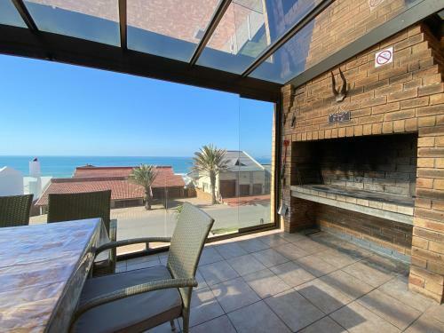 Bob Bouwer Sea View Apartment