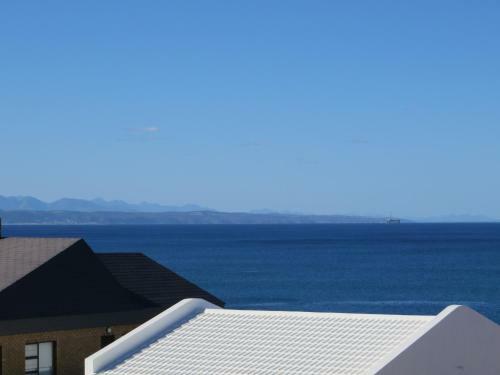Bob Bouwer Sea View Apartment