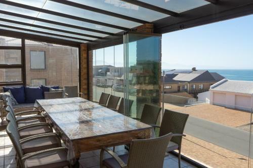 Bob Bouwer Sea View Apartment