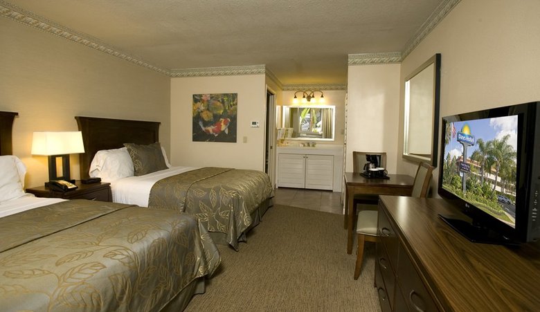 Days Inn Hotel Circle