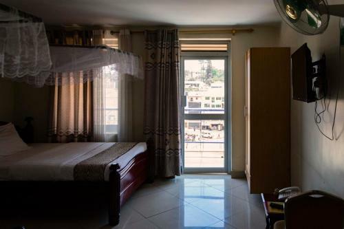 G-one Hotel