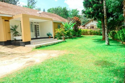 Bed & Breakfast Amrage Suites Muyenga
