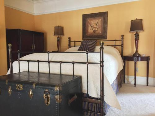 Bed & Breakfast At Wit's Inn