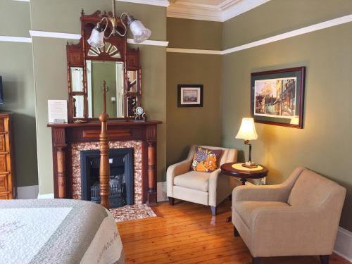 Bed & Breakfast At Wit's Inn