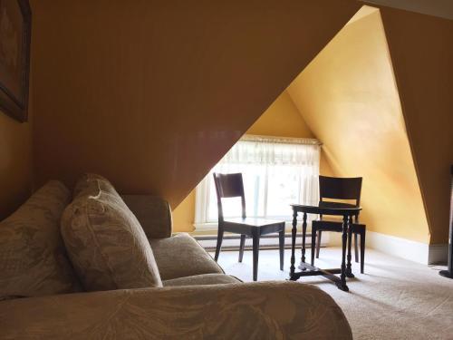 Bed & Breakfast At Wit's Inn