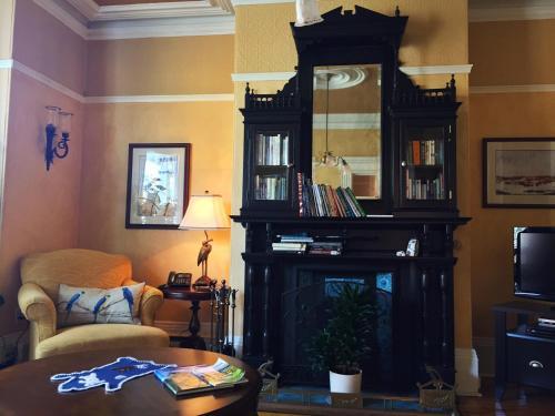 Bed & Breakfast At Wit's Inn