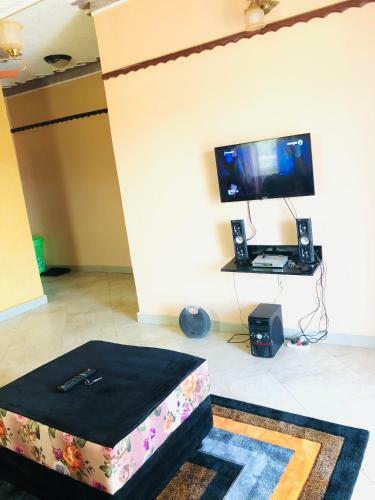 Apartamento Uzuri Homes