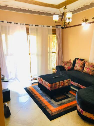 Apartamento Uzuri Homes