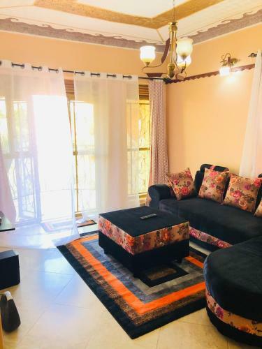 Apartamento Uzuri Homes