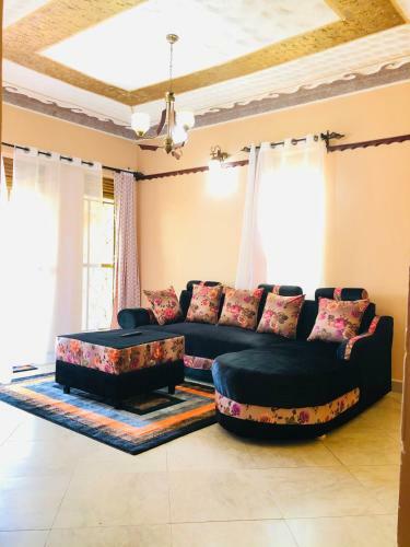 Apartamento Uzuri Homes