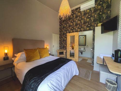 Hostal Le Bezz Guesthouse