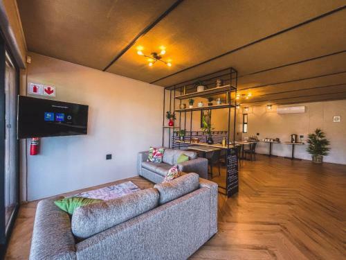 Hostal Le Bezz Guesthouse
